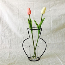 Load image into Gallery viewer, Hanging Glass Flower Vase - thedecoratives.com