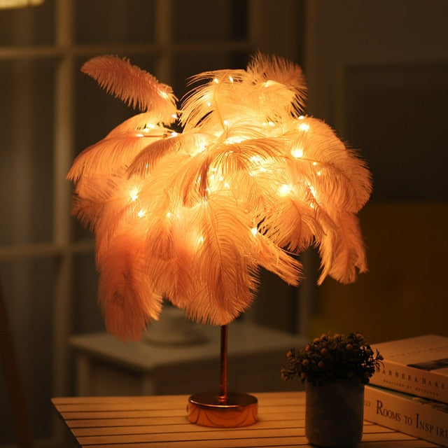 Natural Ostrich Feather Lamp - thedecoratives.com